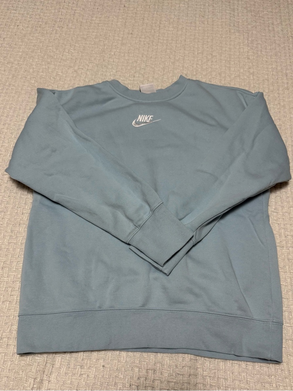 Nike big kids (girls) crewneck sweatshirt, size large. Color- Ocean Bliss